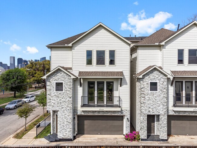 Photo - 2909 Gillespie St