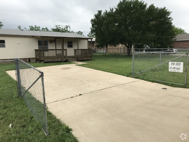 Building Photo - 1414 Tejas Trail Rental