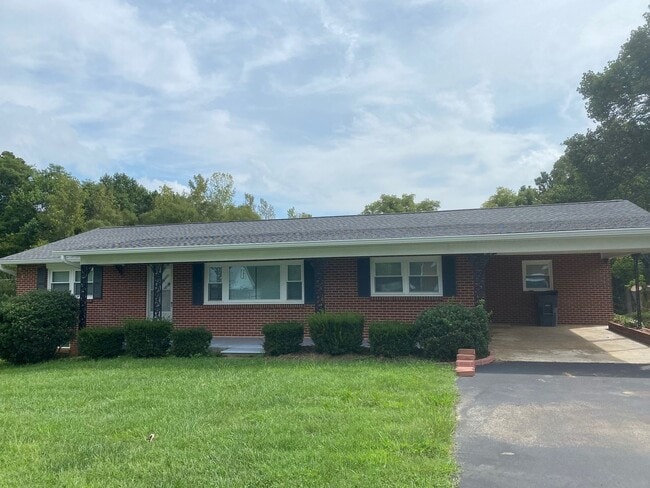 Building Photo - 960 Fairground St