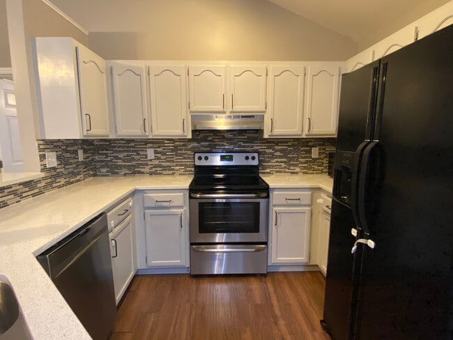 Room in Single Family Home on Hathshire Dr