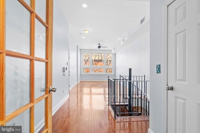 Photo - 1712 W Girard Ave