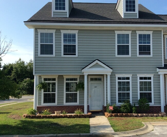 Building Photo - 601 Atkinson Dr