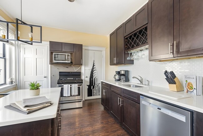 Building Photo - 21 Royal St Unit 1