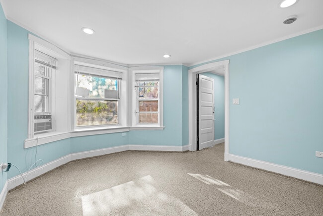 Building Photo - 2321 S Albany Ave Unit G