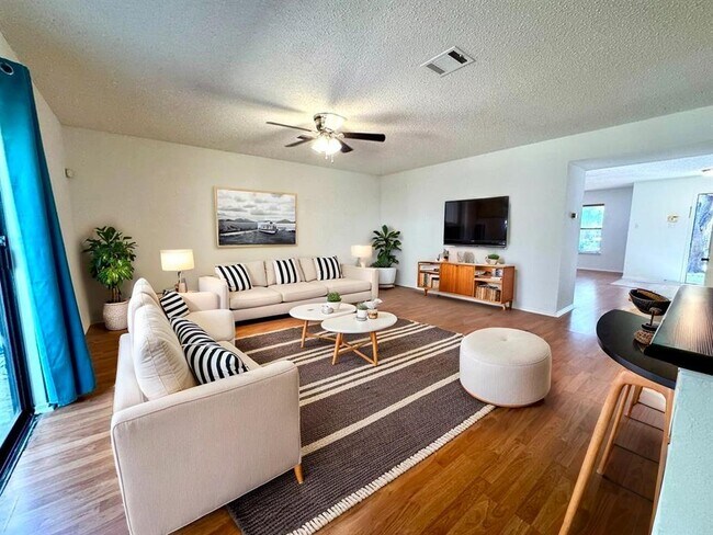 Photo - 2009 Marysol Trail