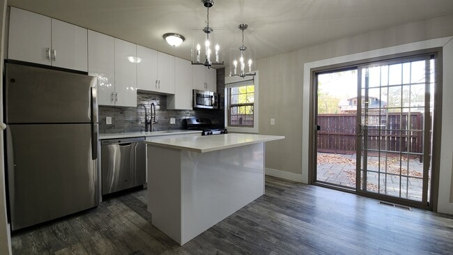 Photo - Courtyard Townhouse Apartments