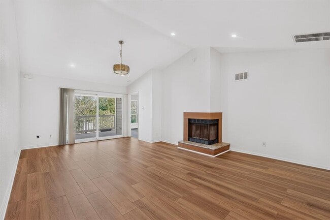 Photo - 2450 Wickersham Ln Unidad 1008