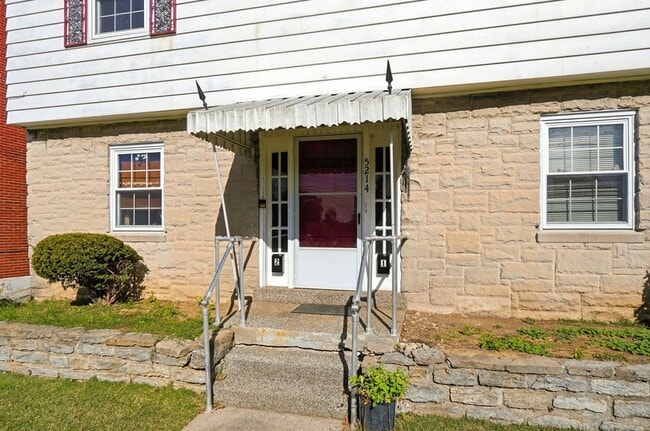 Photo - Charming Covedale Duplex Unit #2 SIDNEY 5214