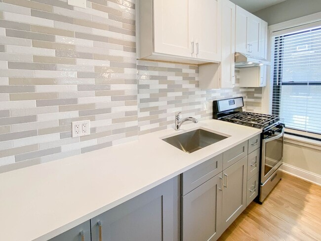 Photo - 522 W Briar Pl Unit 3A