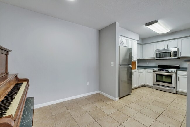 Photo - 2801 Chancellorsville Dr Unit 2801BARRINGTON PARK CONDO