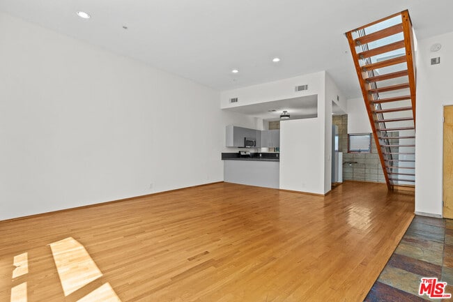 343 Rennie Ave