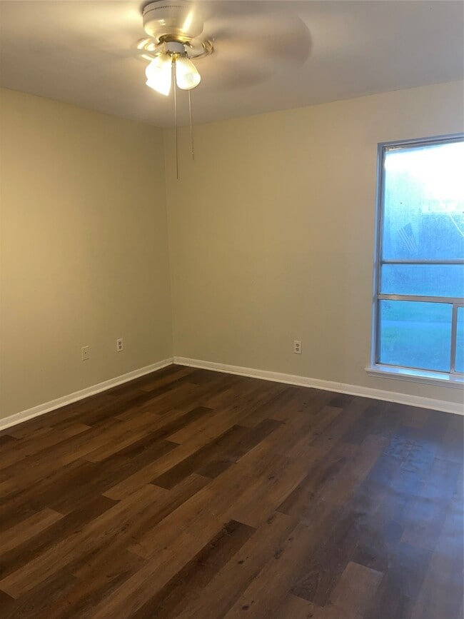 Photo - 4809 Oak Hollow St