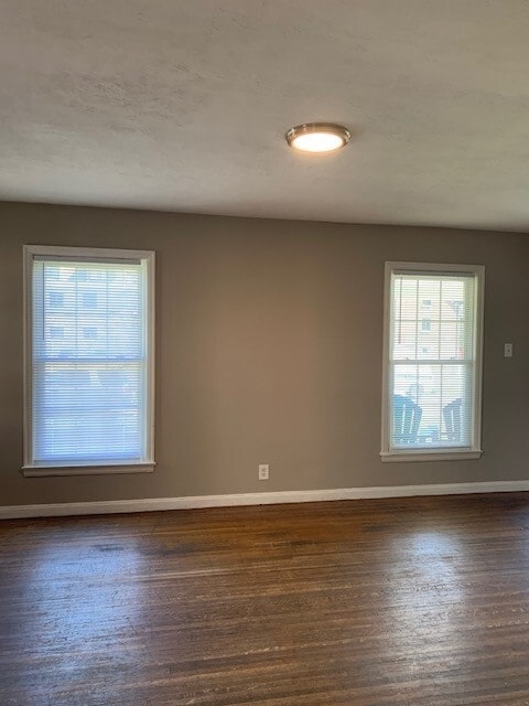 Photo - 827 W 44th St