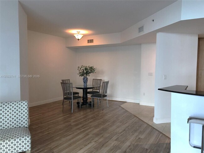Photo - 7900 Harbor Island Dr Unidad 523