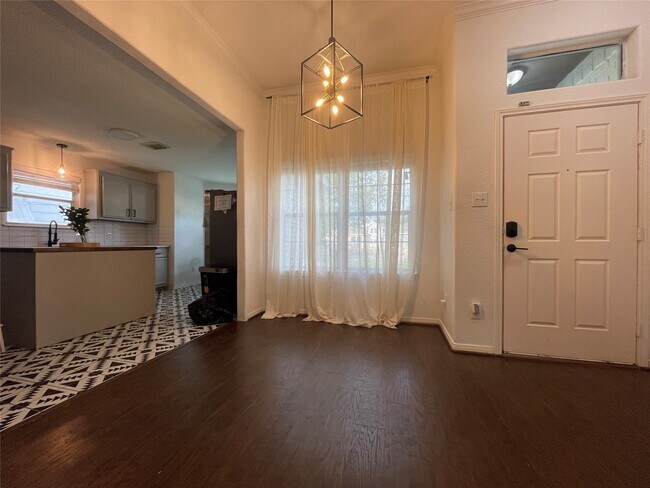 Photo - 6526 Paris St