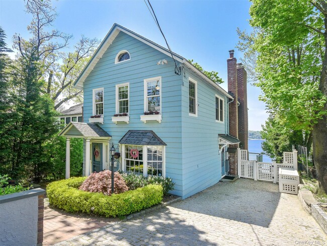 Building Photo - 24 Bay Ave