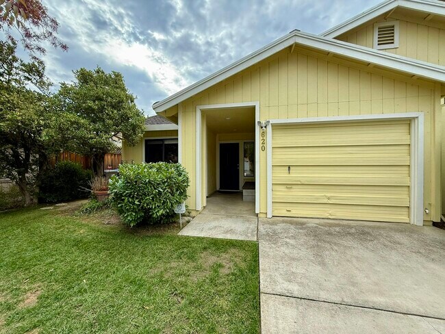 Photo - 620 Oriole Ave