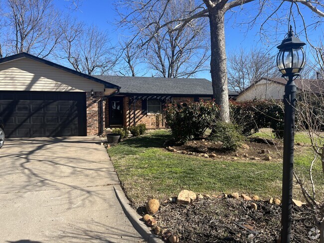 Building Photo - 1604 SE Jarman Ave Rental