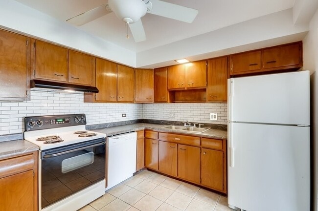 Photo - 2206 S Goebbert Rd Unit 409