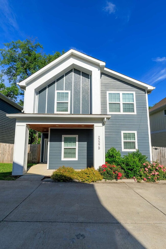 Building Photo - NOW AVAILABLE!!!  Beautiful Home Minutes from Downtown, Germantown, Sylvan Park, the Nations & We...