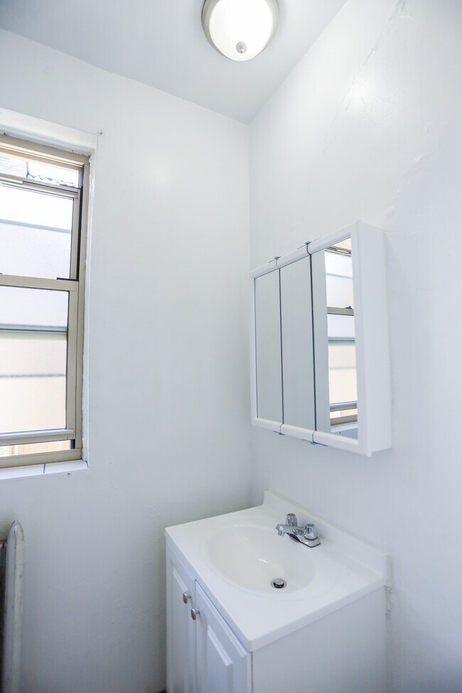 Photo - 1361 W Greenleaf Ave Unit #2B