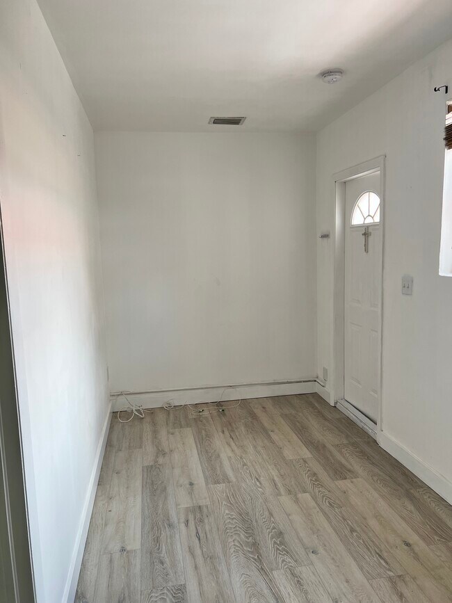Living/dining - 13200 SW 49th St Unit 1-bedroom efficiency