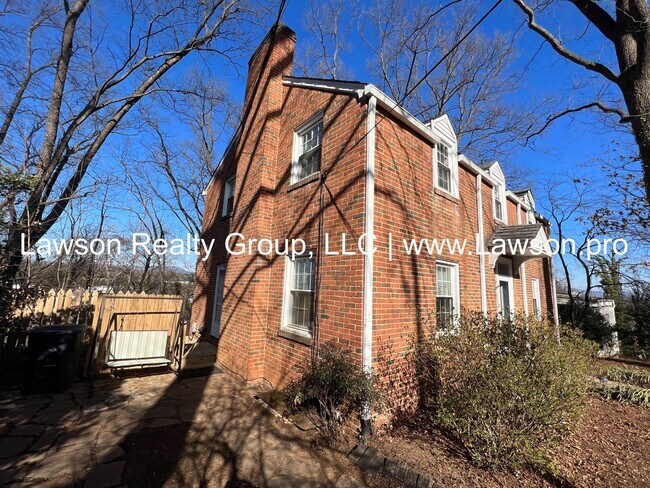 Photo - Charming Brick Colonial in South Roanoke