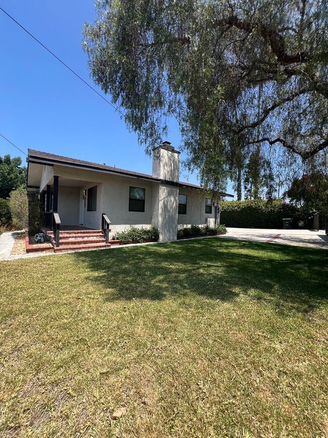 8007-8009 HILL DR.