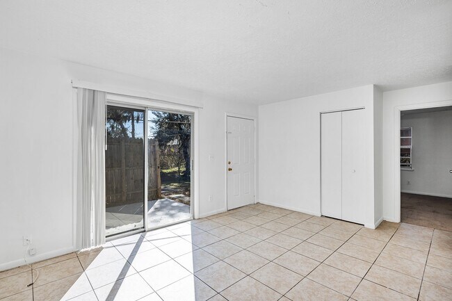 Photo - Charming 2-Bedroom Apartment for Rent–Great Location in Ocala!Deposit-Free Move-In Available!