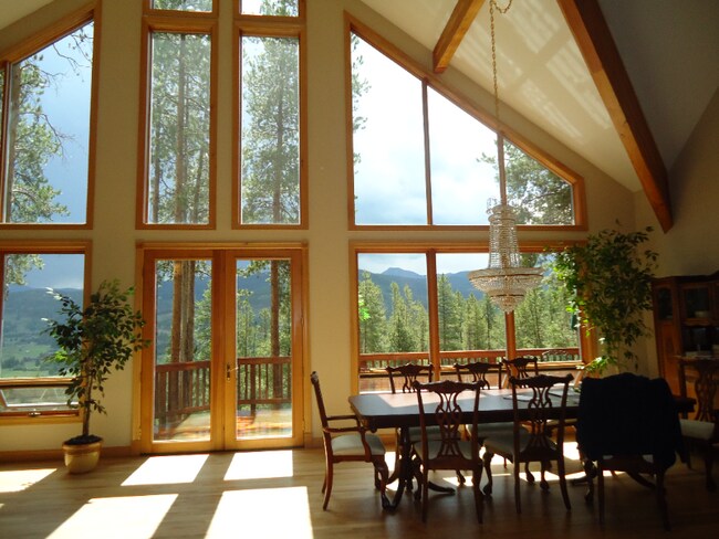 464 Silver Cir
