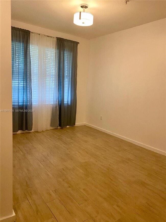 Photo - 1611 Meridian Ave Unit 106