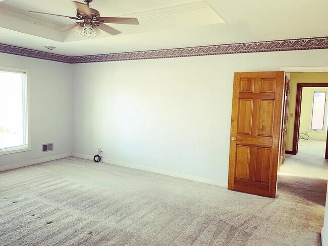 Photo - Check Out This Stunning & Rare Lake Forest Rental!