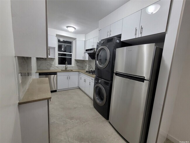 Photo - 45-18-45157 157th St Unidad 2