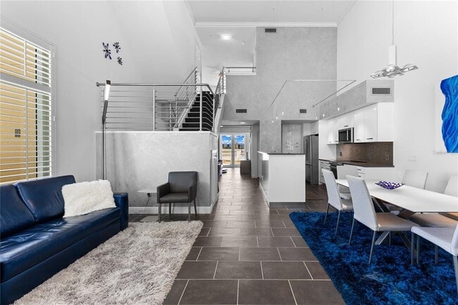 Building Photo - 800 N Tamiami Trl Rental