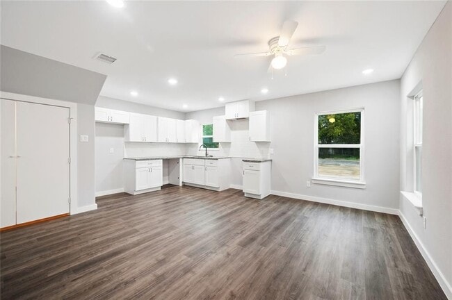 Photo - 8215 Crestview Dr Unit A