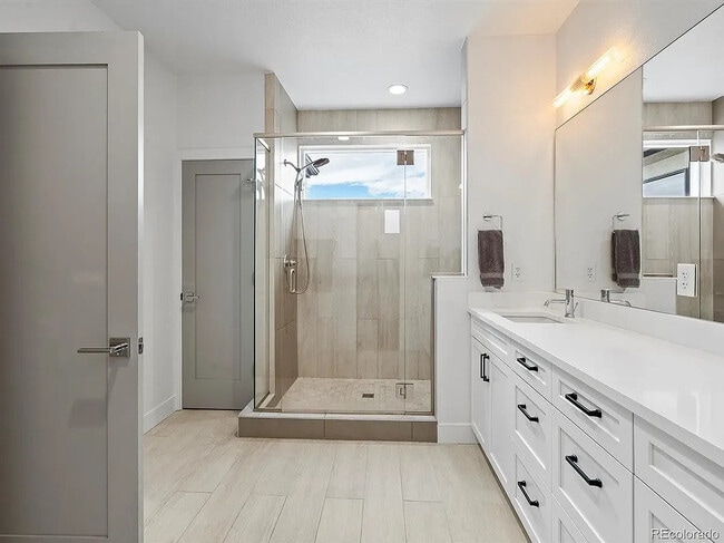 Photo - 5469 S Curtice St