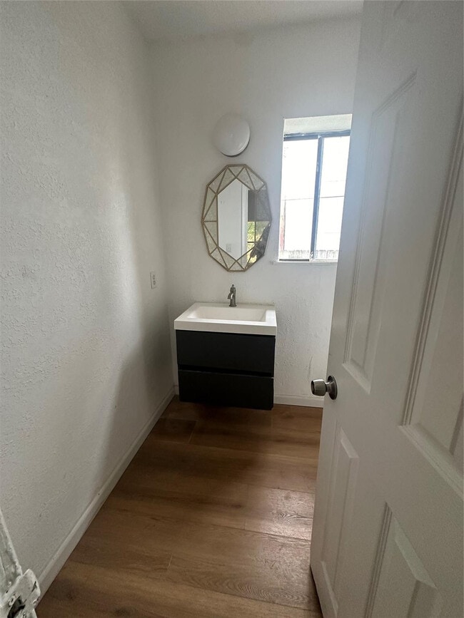 Photo - 1947 Buchanan St Unit 4