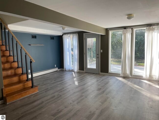 Photo - 197 Westview Dr