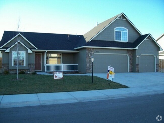 Building Photo - Brand New Flooring! Comfortable and Spacious Rental