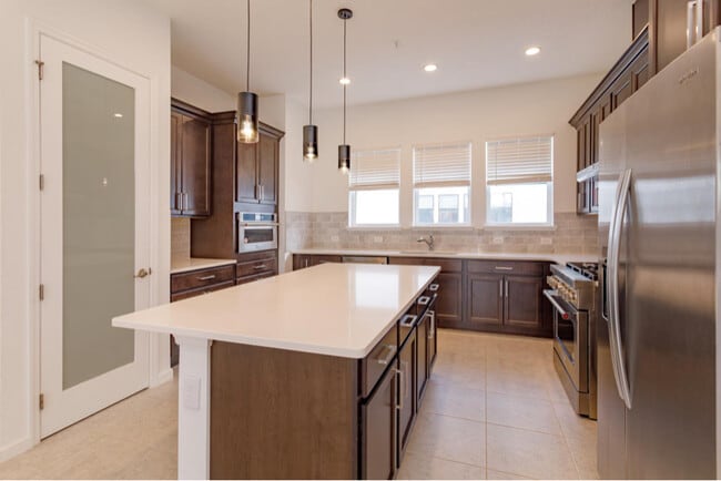 Photo - 2353 Brix St