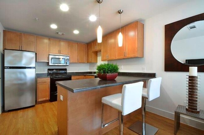 Photo - 711 W 32nd St Unidad 105