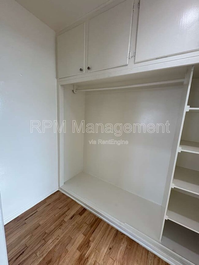 Photo - 124 S Park View St Unidad 6