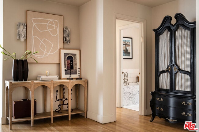 Photo - 1424 N Crescent Heights Blvd Unit 60