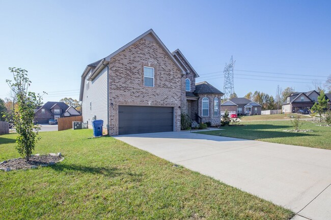 Photo - Huge 4 bd 3 ba Sango Go!