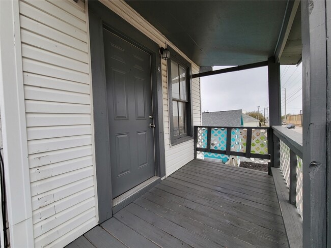 Photo - 3913 Winnie St Unit up