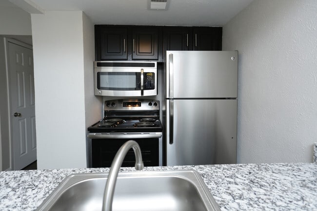 1BR,1BA - 576SF - KITCHEN
