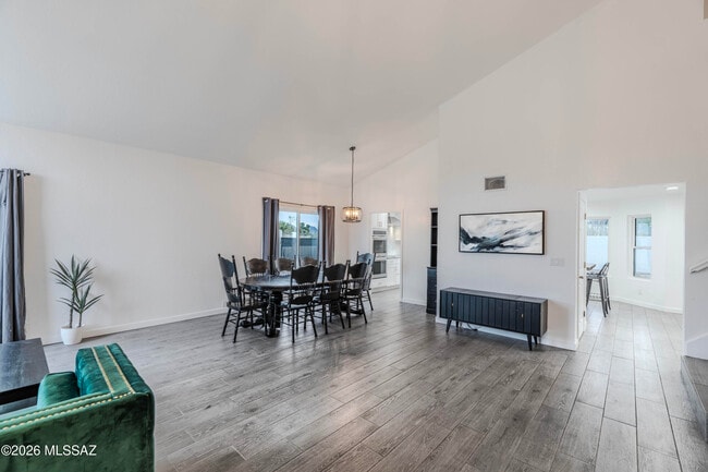 4641 N Paseo De Los Cerritos