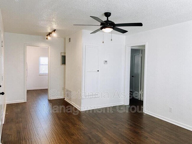 Photo - 1722 N Lindsay Ave