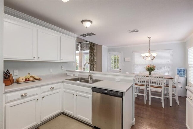 Photo - 7908 Portland Trail