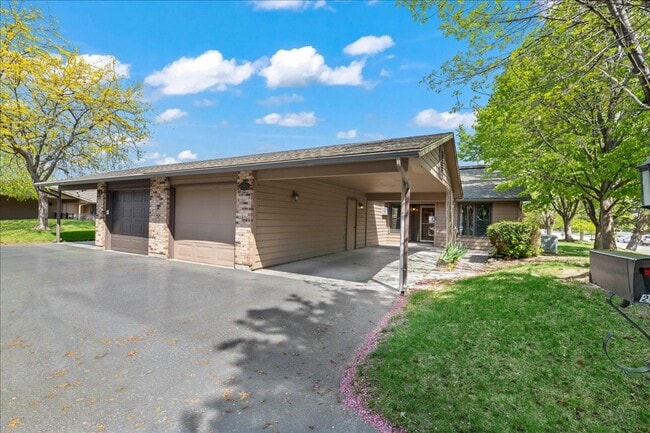 2 bedroom 2 bath townhome located on the B... - 2 bedroom 2 bath townhome located on the B...